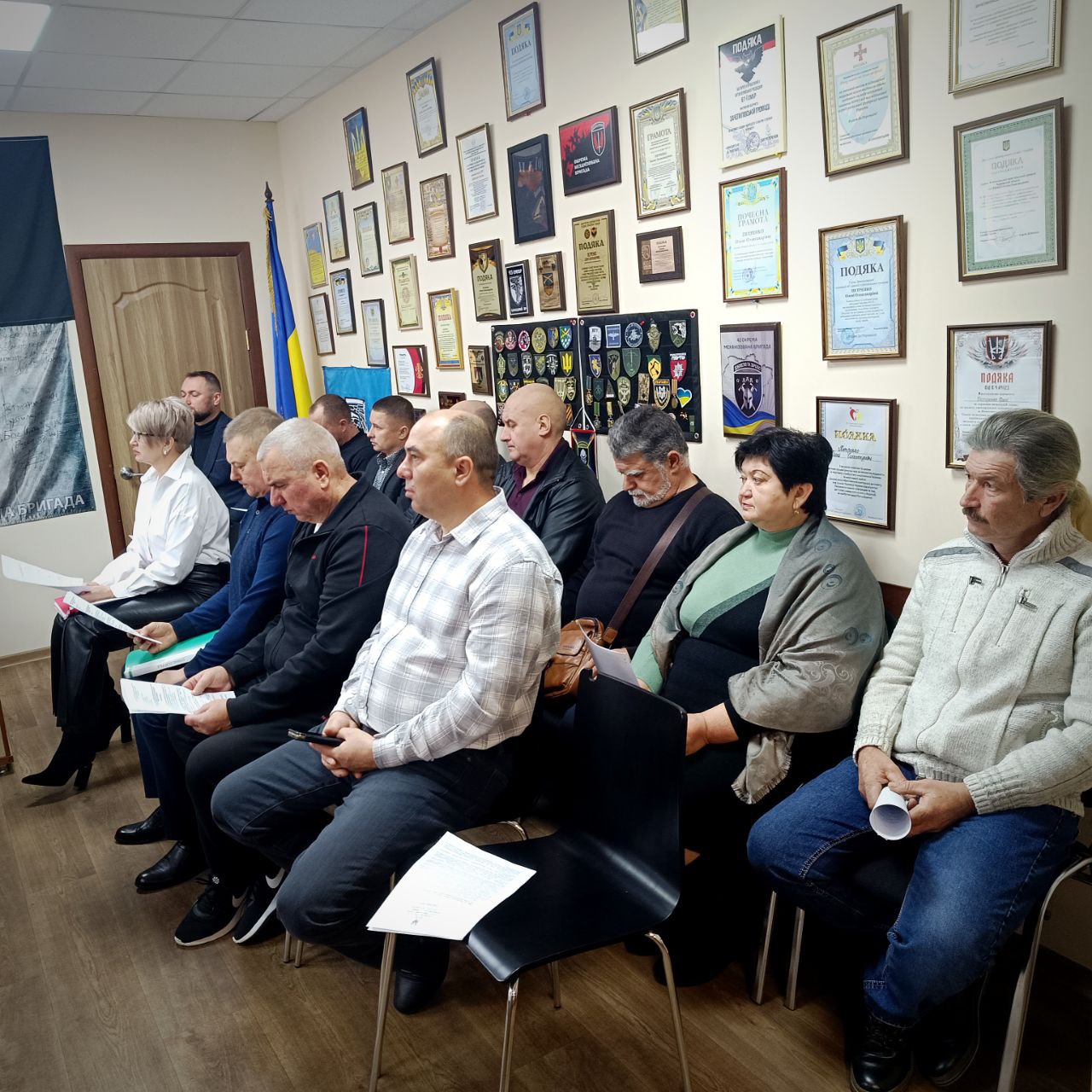 Photo 5303102790638965051 Y