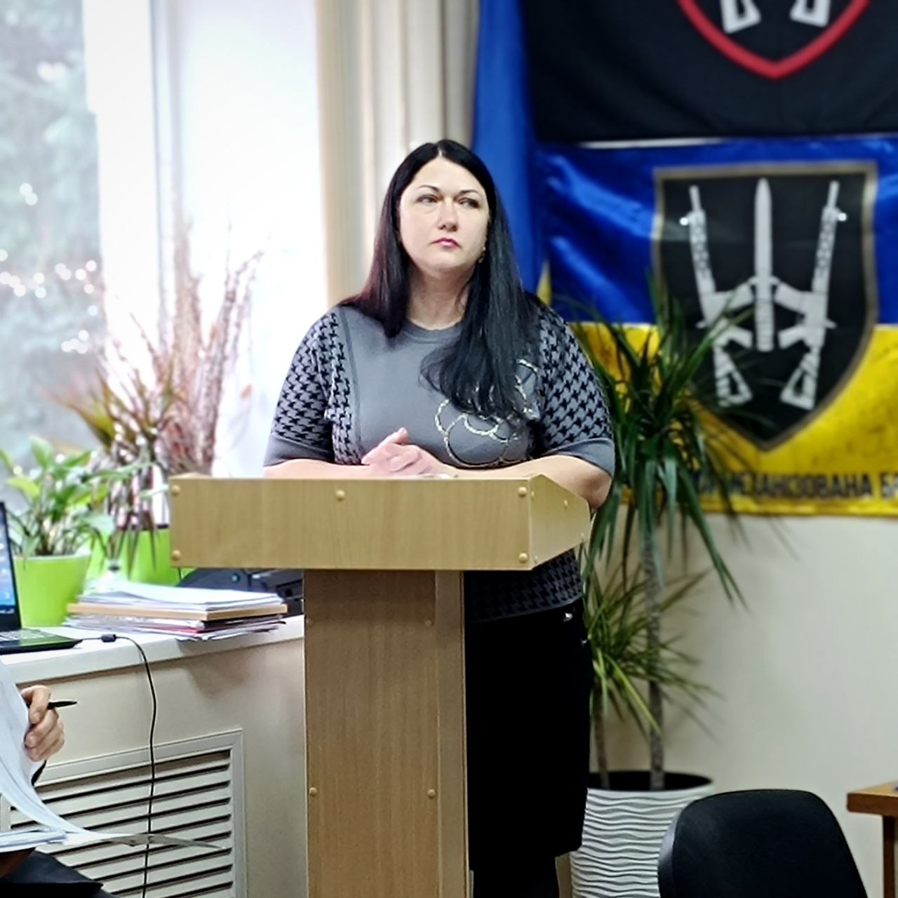 Photo 5303102790638965054 Y (1)