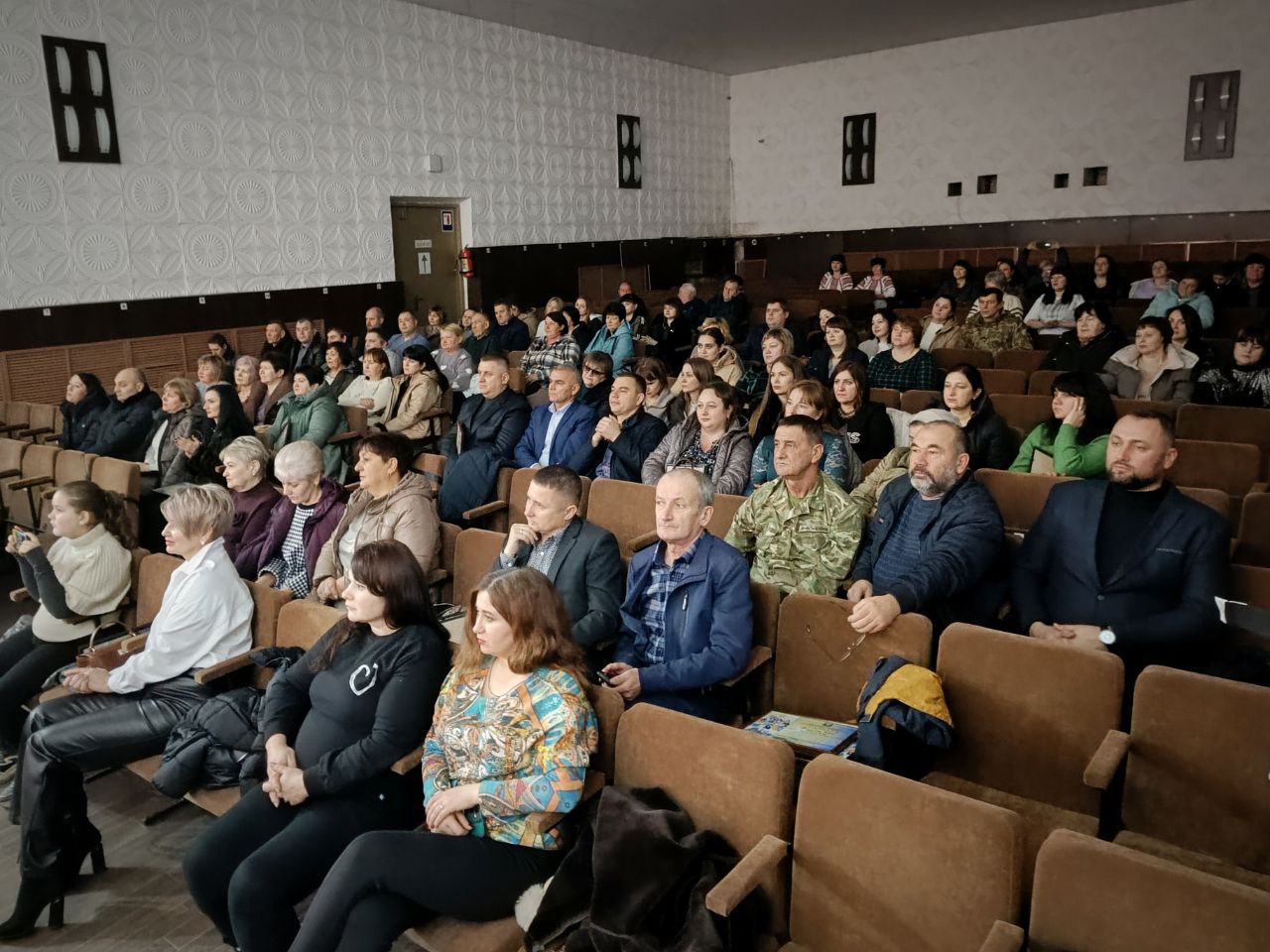 Photo 5303262060911202550 Y