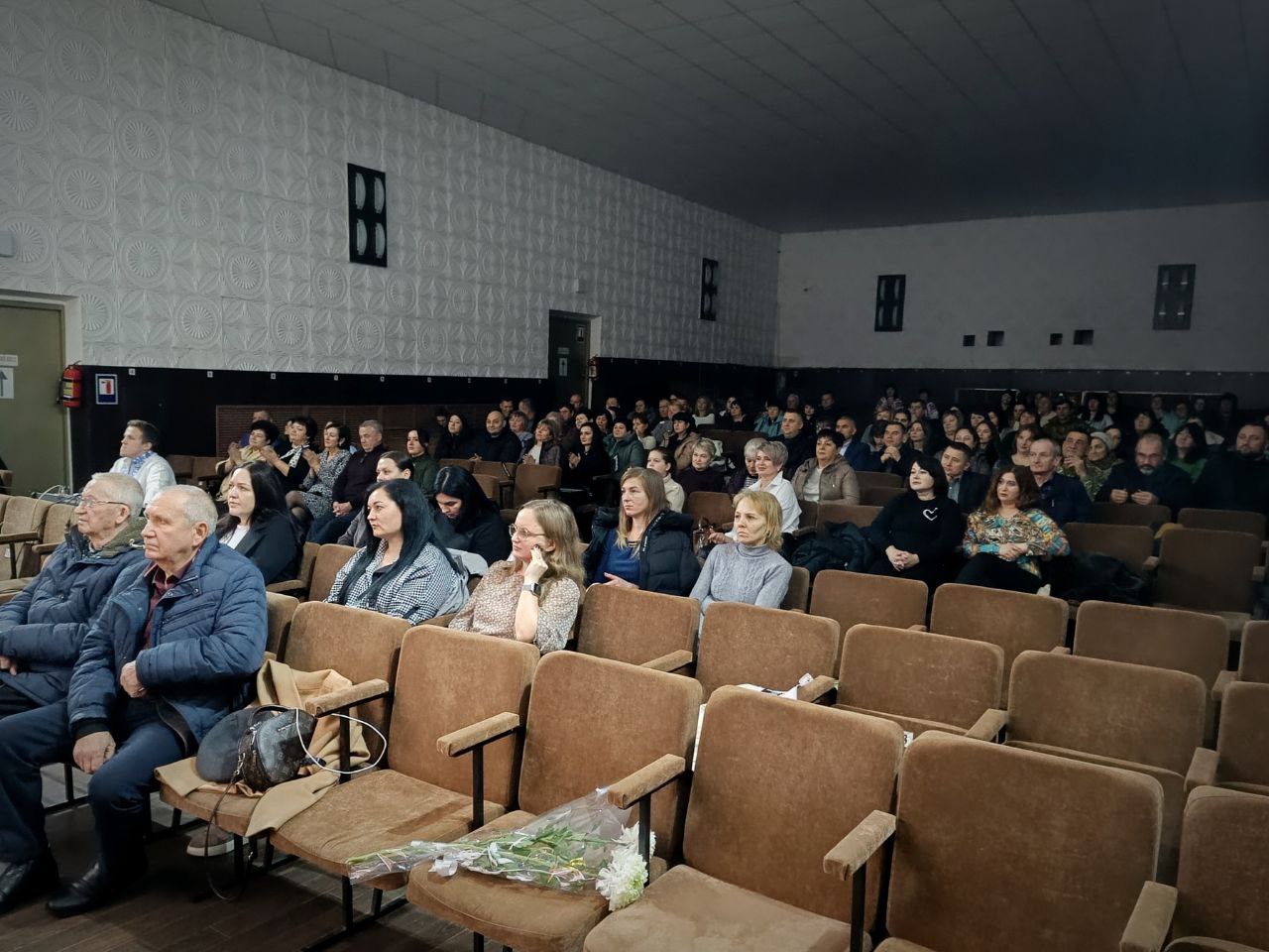 Photo 5303262060911202569 Y