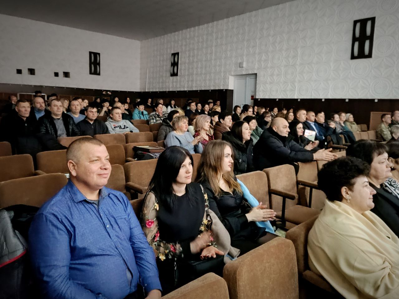 Photo 5303262060911202571 Y