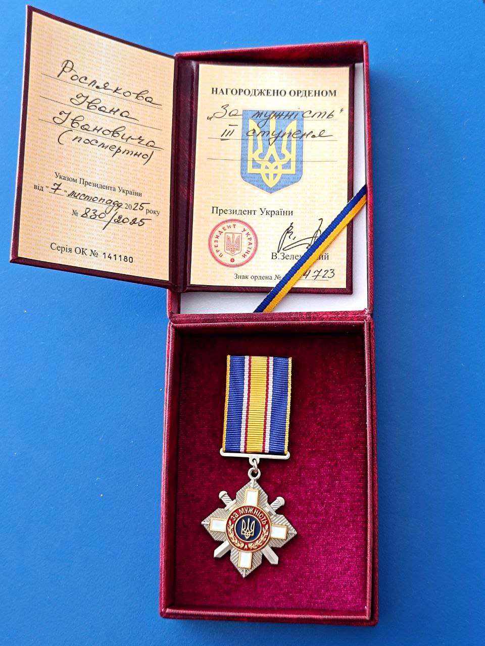 Photo 5237870956196338143 Y