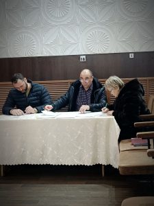 Photo 5237870956196338144 Y